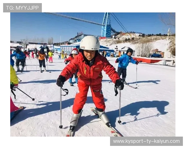 滑雪者在山顶喊“我能飞”然后摔翻